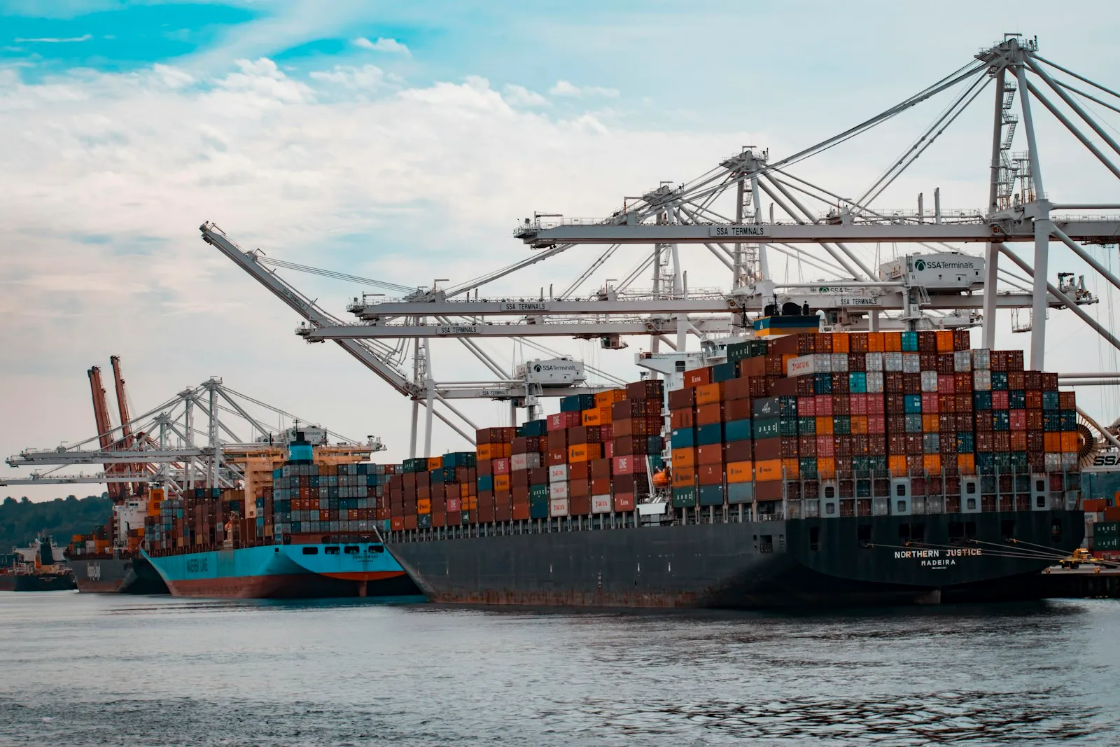 International relocation and embassy moves